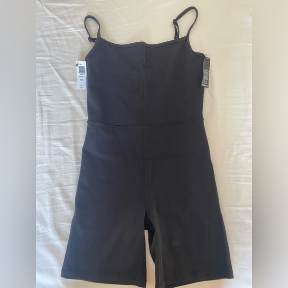 NWT Aritzia Divinity 7” Romper Small - Picture 1 of 8